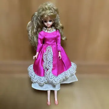 핑크 드레스의 리카짱 인형