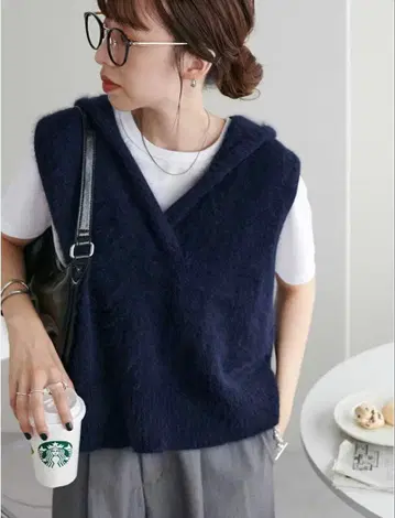 디스코트 후드 부착 니트 베스트 네이비