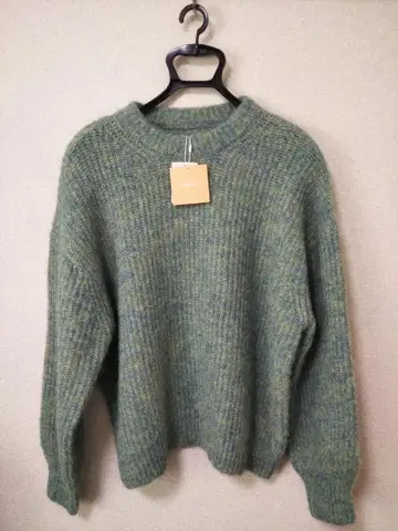 [ earthy ] 새상품 미사용 리사이클얀 샤기 니트 그린 계열