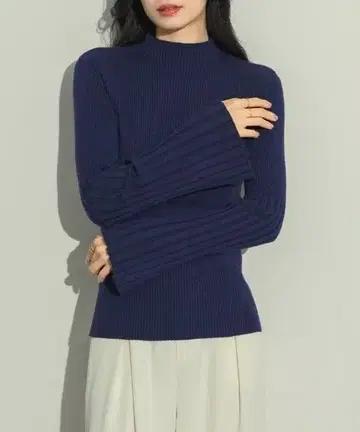 새상품급 Neuna  변칙 플레어 슬리브 리브 니트 스웨터