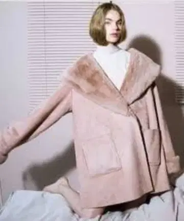 스나이델 더스티 핑크 무스탕 코트 후드 부착