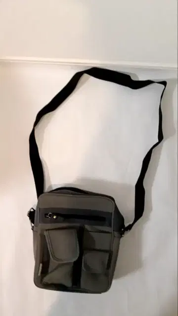 그레이 숄더백