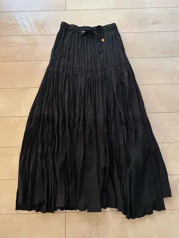 블랙 셔링 플레어 스커트