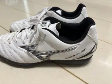 1회 사용 23cm 화이트 모나르시다 NEO 트레이닝 슈즈