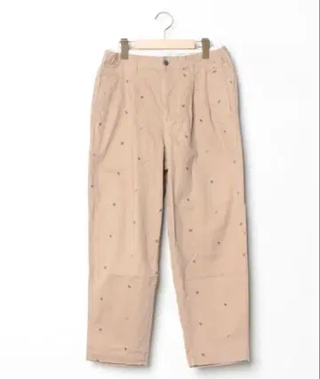 빔즈 올 패턴 자수 2턱 치노 팬츠