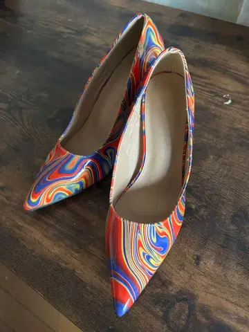 멀티 컬러 스틸레토 하이힐