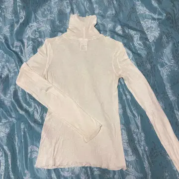 Ballsey 화이트 터틀넥 긴팔 상의