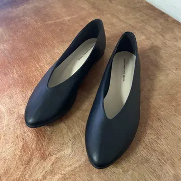 미사용 새상품 URBAN RESEARCH DOORS V컷 플랫슈즈