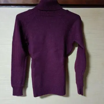 JUN 퍼플 터틀넥 니트