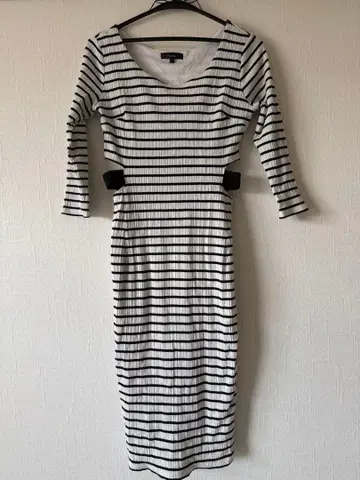 스트라이프 바디 콘셔스 원피스