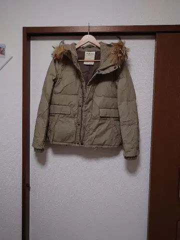 파드칼레 카키 후드 부착 다운 자켓