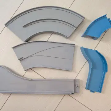 토미카 고속도로 빙글빙글 인터체인지와 고속도로 활기찬 드라이브 연결 도로