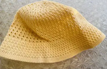 새상품, 옅은 옐로우 컬러의 뜨개질 버킷 햇
