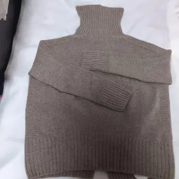 루엔로즈 캐시미어 100% 터틀넥 니트 M 사이즈