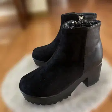 블랙 스웨이드 인조 가죽 바이컬러 통굽 부츠 사이드 지퍼