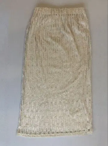 아이보리 비침과 부드러움이 성숙 큐트한 타이트 스커트