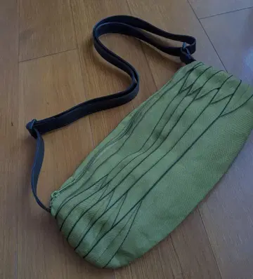 KAIGURAYA 올리브 그린 숄더백