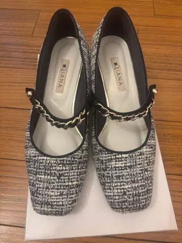 Diana 트위드 체인 펌프스 24cm