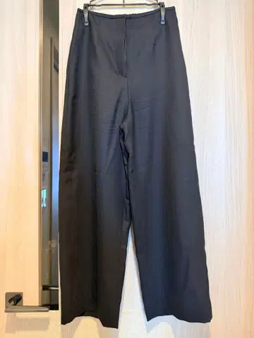 투모로우랜드 보르지 세미 와이드 블랙 팬츠