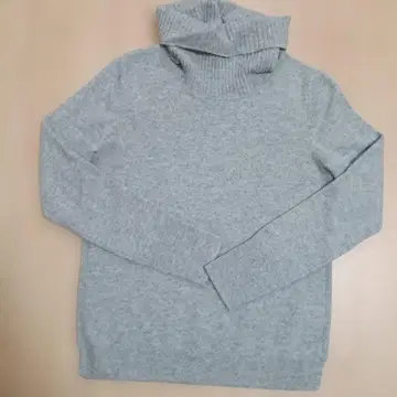 그레이 터틀넥 니트 긴팔