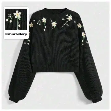 자수 장식 블랙 크롭 니트