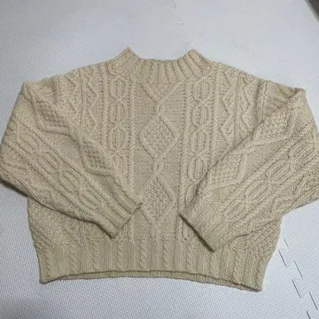 아이보리 케이블 니트 스웨터 긴팔