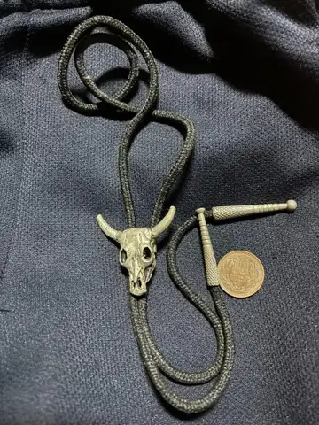 소 머리 스컬 모티브 루프 타이