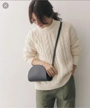 어반 리서치 도어스 케이블 짜임 하이넥 니트