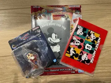 미키마우스 피규어와 파일 세트