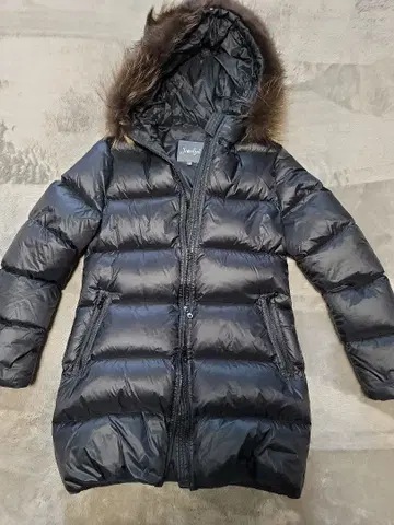 Jocelyn 블랙 다운 자켓 L 사이즈