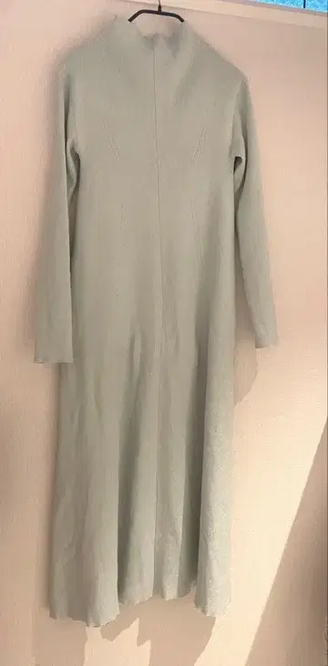 미라 오웬 민트 그린 니트 원피스 오프숄더 연출 가능