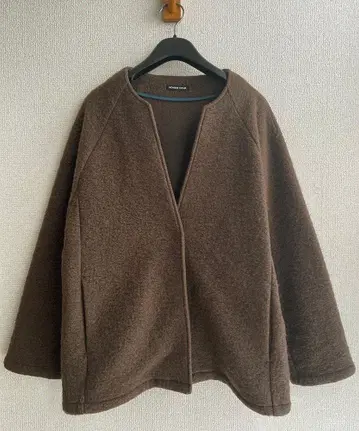 정가 20900엔 놈브르 임페어 슬라이버 니트 노카라 숏코트