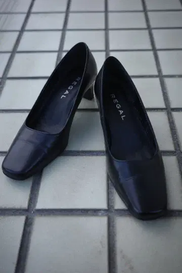 REGAL 블랙 펌프스 22.5cm