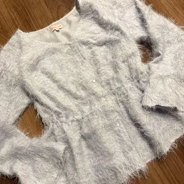 gunabonnie 샤기 페플럼 블라우스