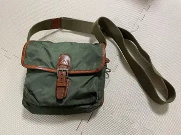 올리브 그린 숄더백