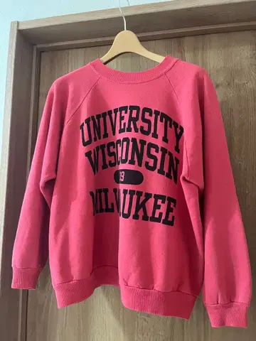 4단 로고 위스콘신 밀워키 맨투맨 Hanes 표기 L