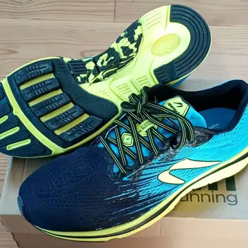 뉴턴 러닝 28.5cm