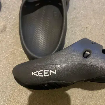 KEEN 블랙 샌들 오픈토