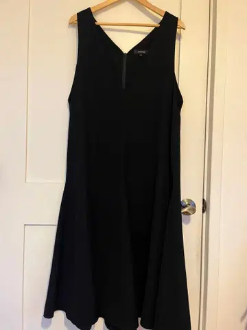 V넥 슬리브리스 점퍼 플레어 스커트