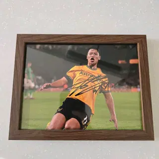 중고 거래 플랫폼에 올라온 황희찬 친필 사인 포토