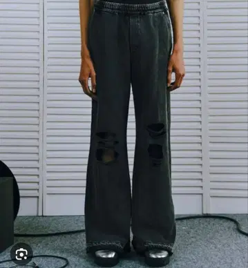 HARE 블랙 스웨트 팬츠 데미지 가공