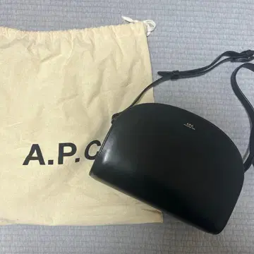 A.P.C. 블랙 가죽 숄더백 수납 가방 포함