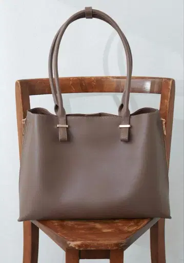 [ 새상품 ] 깔끔한 바이컬러 A4BAG 내추럴 꾸뛰르 브라운