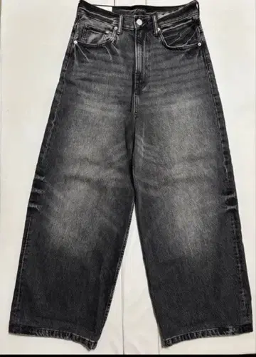 엔도 모리 착용 H&M 슈퍼 배기 데님