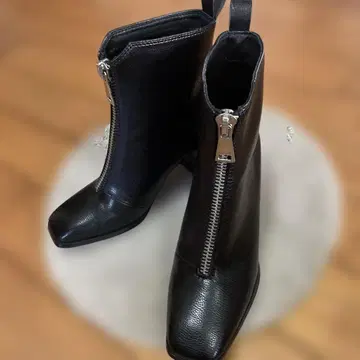 Bou JeIoud 블랙 지퍼 숏부츠