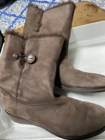 unReef 천연 가죽 2way 보아 브라운 가죽 버튼 어그 부츠