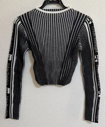 EVRIS 에브리리스 로고 라인 터틀 니트탑