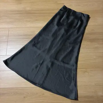 [ Mila Owen ] 백 플레어 내로우 스커트