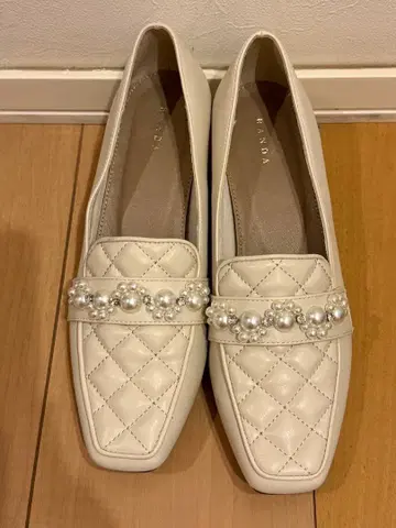 RANDA 퀼팅 펄 로퍼 펌프스