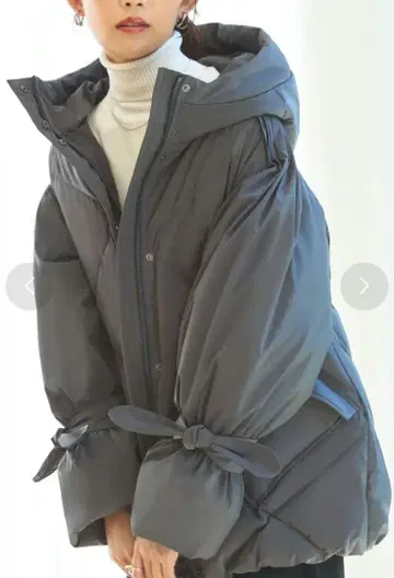 라이트 서모 숄더 핀턱 후디 패디드 코트 새상품급 차콜 그레이